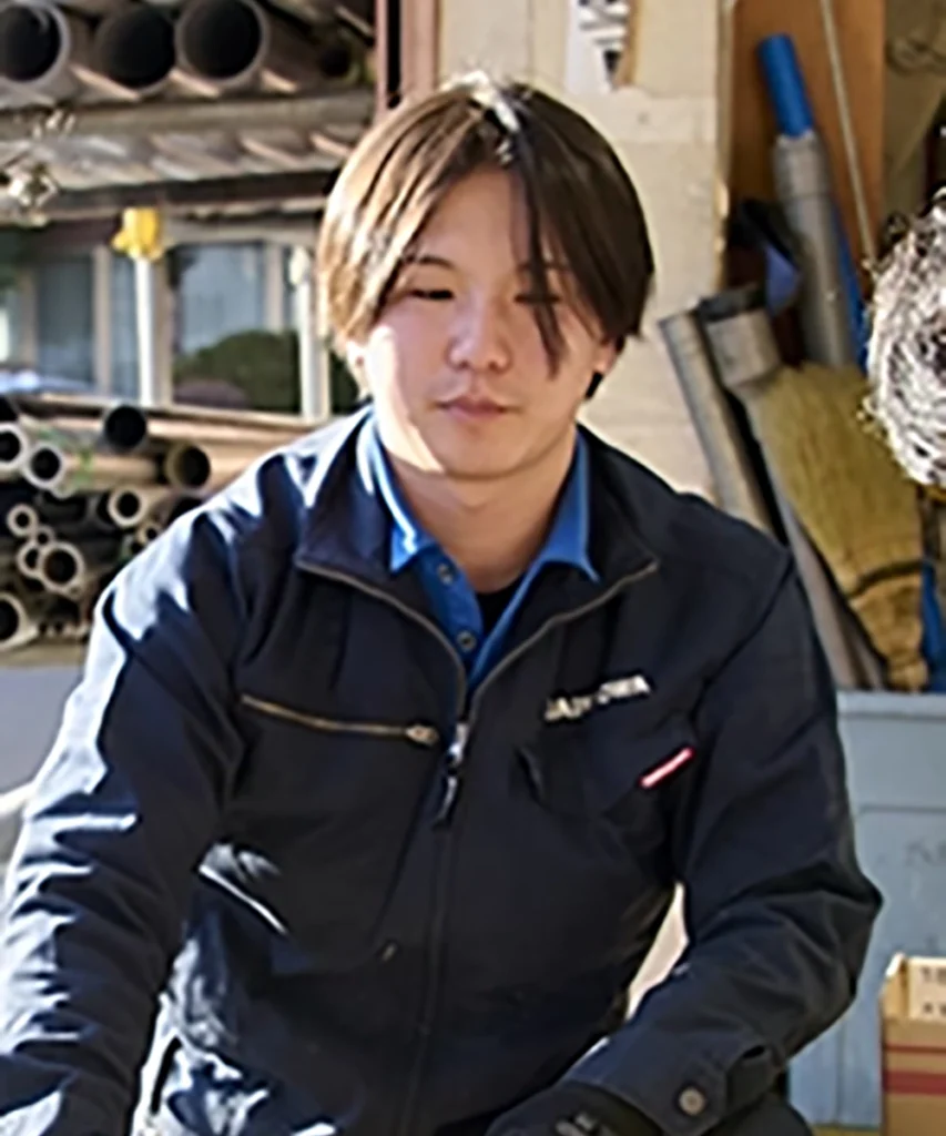 作業をする男性社員